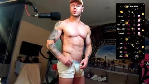 Snapshot of ukgymboy chatting on October 31, 1:34 pm James Iron online show from October 31, 1:34 pm