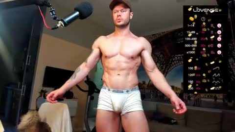 Snapshot of ukgymboy chatting on November 1, 12:18 pm James Iron online show from November 1, 12:18 pm