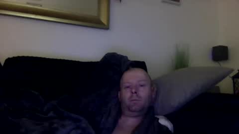 Snapshot of ukmatty3 chatting on December 6, 11:47 pm ukmatty3 online show from December 6, 11:47 pm