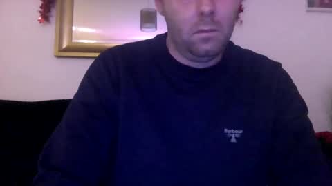 Snapshot of ukmatty3 chatting on December 9, 2:45 am ukmatty3 online show from December 9, 2:45 am
