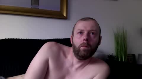 Snapshot of ukmatty3 chatting on February 20, 3:56 pm ukmatty3 online show from February 20, 3:56 pm