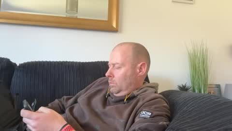 Snapshot of ukmatty3 chatting on April 24, 1:24 pm ukmatty3 online show from April 24, 1:24 pm