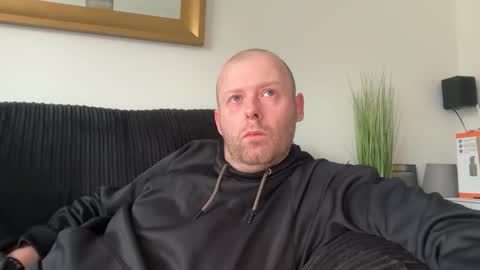 Snapshot of ukmatty3 chatting on April 26, 5:32 pm ukmatty3 online show from April 26, 5:32 pm