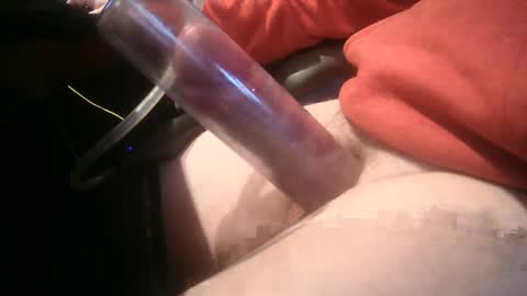 Snapshot of ukpumper chatting on February 11, 9:53 am ukpumper online show from February 11, 9:53 am