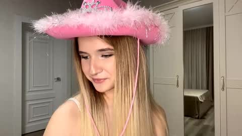 Vikki online show from December 5, 5:53 pm