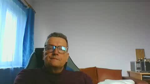 Snapshot of ulmeni4 chatting on December 2, 10:18 am ulmeni4 online show from December 2, 10:18 am