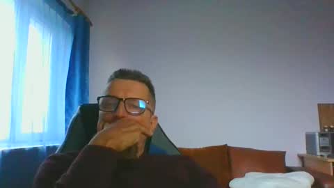 Snapshot of ulmeni4 chatting on December 2, 1:24 pm ulmeni4 online show from December 2, 1:24 pm