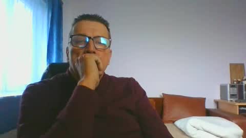 Snapshot of ulmeni4 chatting on December 4, 8:12 am ulmeni4 online show from December 4, 8:12 am