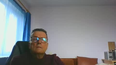 Snapshot of ulmeni4 chatting on December 4, 11:19 am ulmeni4 online show from December 4, 11:19 am
