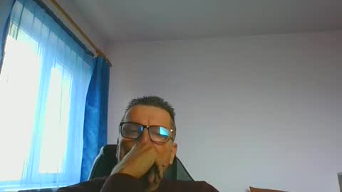 Snapshot of ulmeni4 chatting on December 6, 11:00 am ulmeni4 online show from December 6, 11:00 am