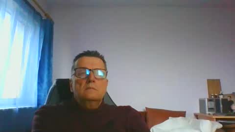Snapshot of ulmeni4 chatting on December 7, 10:34 am ulmeni4 online show from December 7, 10:34 am