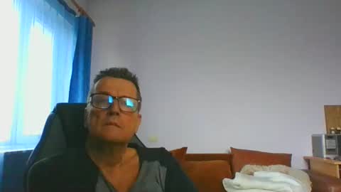 Snapshot of ulmeni4 chatting on December 15, 9:56 am ulmeni4 online show from December 15, 9:56 am