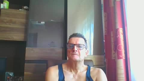Snapshot of ulmeni4 chatting on December 19, 10:34 am ulmeni4 online show from December 19, 10:34 am
