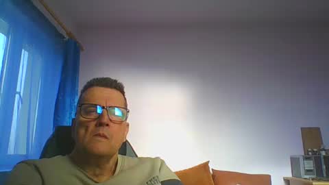 Snapshot of ulmeni4 chatting on January 15, 11:43 am ulmeni4 online show from January 15, 11:43 am