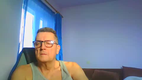 Snapshot of ulmeni4 chatting on January 16, 8:33 am ulmeni4 online show from January 16, 8:33 am