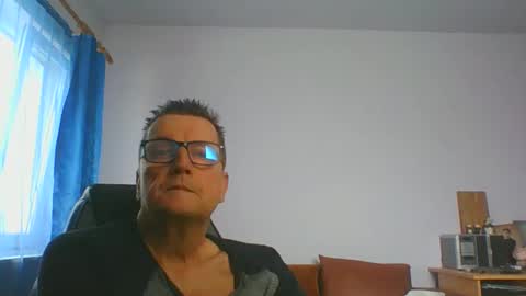 Snapshot of ulmeni4 chatting on February 2, 8:35 am ulmeni4 online show from February 2, 8:35 am