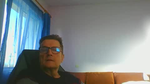 Snapshot of ulmeni4 chatting on March 4, 2:10 pm ulmeni4 online show from March 4, 2:10 pm