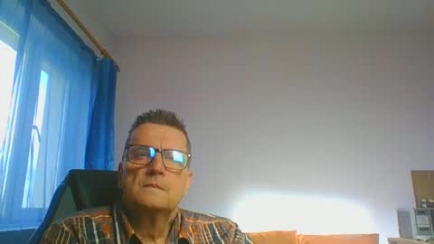 Snapshot of ulmeni4 chatting on March 12, 12:15 pm ulmeni4 online show from March 12, 12:15 pm