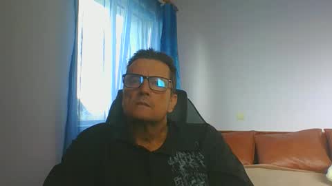 Snapshot of ulmeni4 chatting on October 15, 1:11 pm ulmeni4 online show from October 15, 1:11 pm