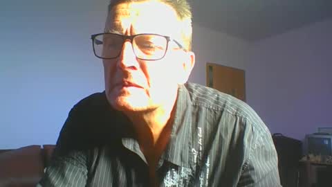 Snapshot of ulmeni4 chatting on October 17, 10:18 am ulmeni4 online show from October 17, 10:18 am