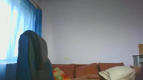 Snapshot of ulmeni4 chatting on October 18, 7:53 am ulmeni4 online show from October 18, 7:53 am