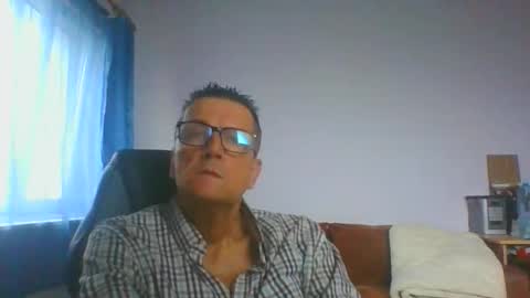 Snapshot of ulmeni7 chatting on November 10, 6:23 am ulmeni7 online show from November 10, 6:23 am