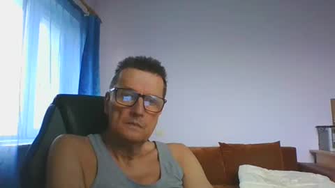 Snapshot of ulmeni7 chatting on December 22, 12:35 pm ulmeni7 online show from December 22, 12:35 pm