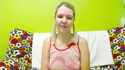 Snapshot of ultra_meow chatting on December 1, 4:29 pm Roxy online show from December 1, 4:29 pm
