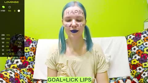 Snapshot of ultra_meow chatting on December 30, 9:19 pm Roxy online show from December 30, 9:19 pm