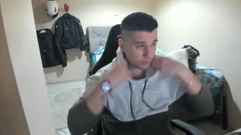 Snapshot of ulxer chatting on April 11, 7:51 pm hi im mike tyson - online show from April 11, 7:51 pm