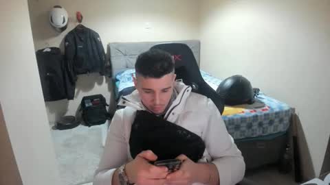 Snapshot of ulxer chatting on April 18, 8:42 pm hi im mike tyson - online show from April 18, 8:42 pm