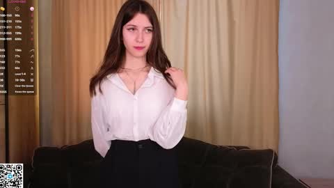 Snapshot of umbraelyon chatting on April 17, 6:16 am Liliane online show from April 17, 6:16 am