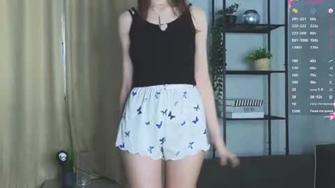 Snapshot of umbraelyon chatting on June 27, 12:22 pm Liliane online show from June 27, 12:22 pm
