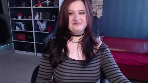 Snapshot of uminarin chatting on February 4, 5:24 am Julia online show from February 4, 5:24 am