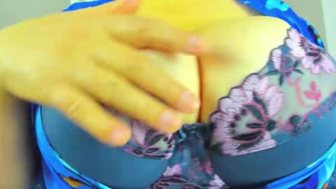 Snapshot of umnizza7777 chatting on October 27, 8:29 am umnizza7777 online show from October 27, 8:29 am