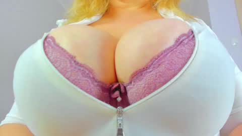 Snapshot of umnizza7777 chatting on February 13, 9:38 am umnizza7777 online show from February 13, 9:38 am