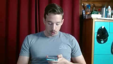 Snapshot of umphreak42 chatting on December 15, 10:14 pm Andrew online show from December 15, 10:14 pm