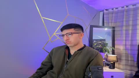 un_sluttyy online show from November 15, 11:40 am