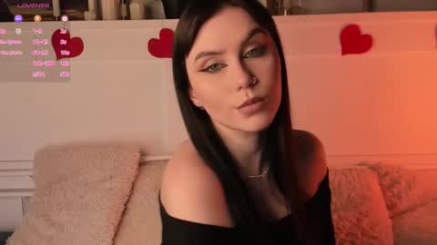 Una  online show from February 5, 10:20 am