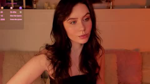 Una  online show from March 18, 9:34 am