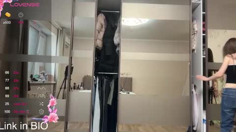 unarks online show from March 17, 1:36 pm