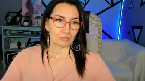 UnaTera online show from May 22, 6:20 am