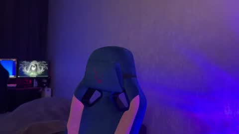 Snapshot of unaxyling chatting on March 18, 8:17 am unaxyling online show from March 18, 8:17 am