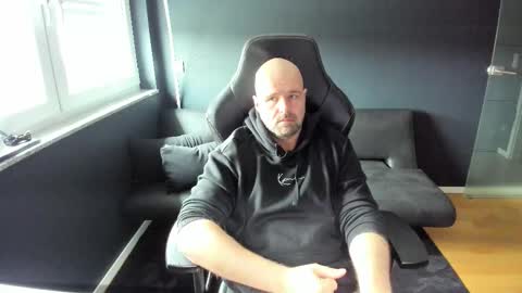 Snapshot of uncle_bear chatting on March 28, 10:26 am Uncle Bear online show from March 28, 10:26 am