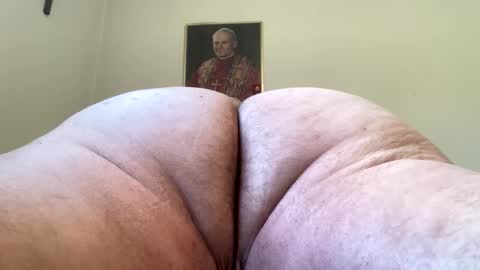 Snapshot of uncledenny1 chatting on September 26, 1:48 pm Hairy Sally online show from September 26, 1:48 pm