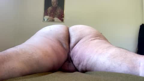 Snapshot of uncledenny1 chatting on October 18, 2:29 pm Hairy Sally online show from October 18, 2:29 pm