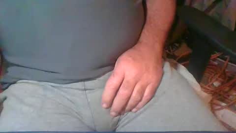 Snapshot of uncutmike7x5 chatting on December 6, 4:38 pm uncutmike7x5 online show from December 6, 4:38 pm