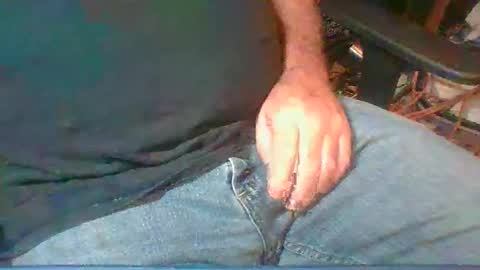 Snapshot of uncutmike7x5 chatting on December 11, 6:20 pm uncutmike7x5 online show from December 11, 6:20 pm