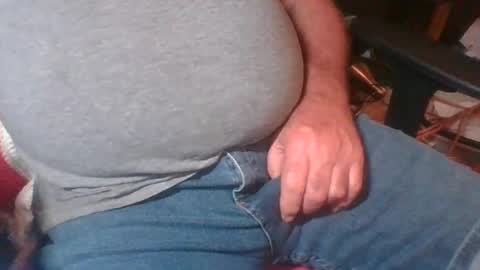 Snapshot of uncutmike7x5 chatting on December 17, 8:32 pm uncutmike7x5 online show from December 17, 8:32 pm