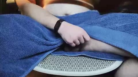 Under the desk online show from November 8, 9:46 pm